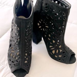 Capa de Ozono black zip peep ankle booties size 6